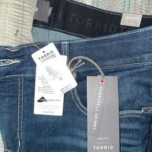 NWT Crop Torrid Bombshell Skinny sz 20